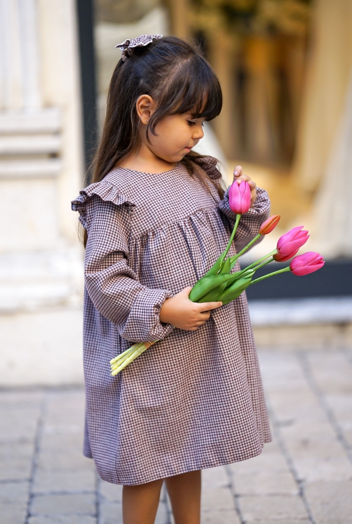 Kahve Beyaz Uzun Kol Çocuk Elbisesi ve Tokası
