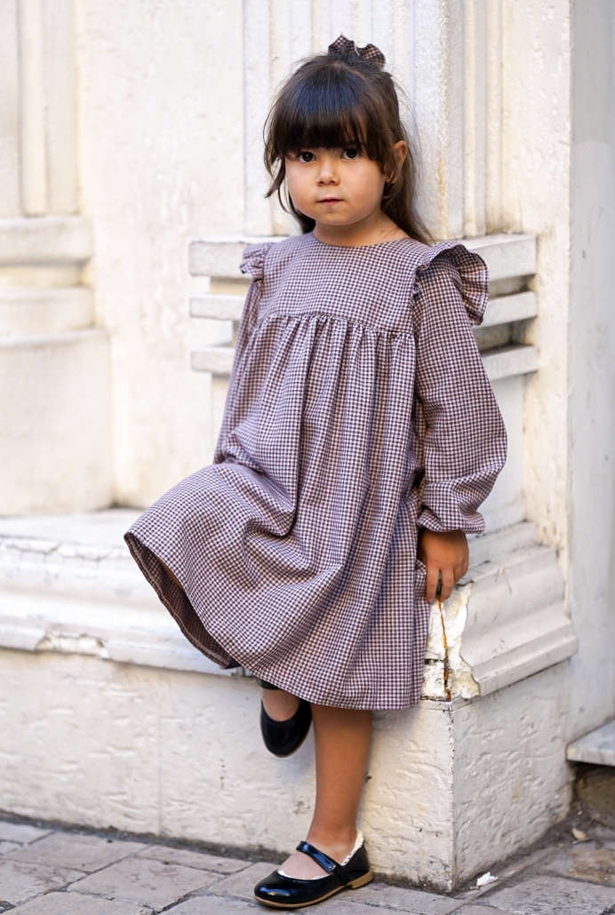 Kahve Beyaz Uzun Kol Çocuk Elbisesi ve Tokası