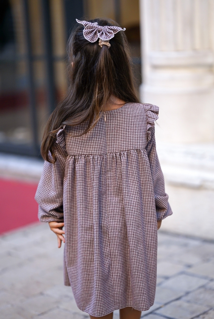 Kahve Beyaz Uzun Kol Çocuk Elbisesi ve Tokası