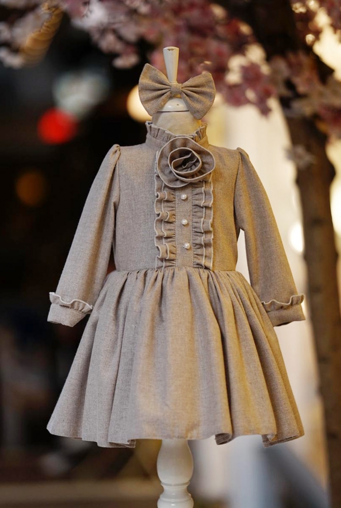 Kahve Çiçek Detay Uzun Kol Çocuk Elbisesi ve Tokası