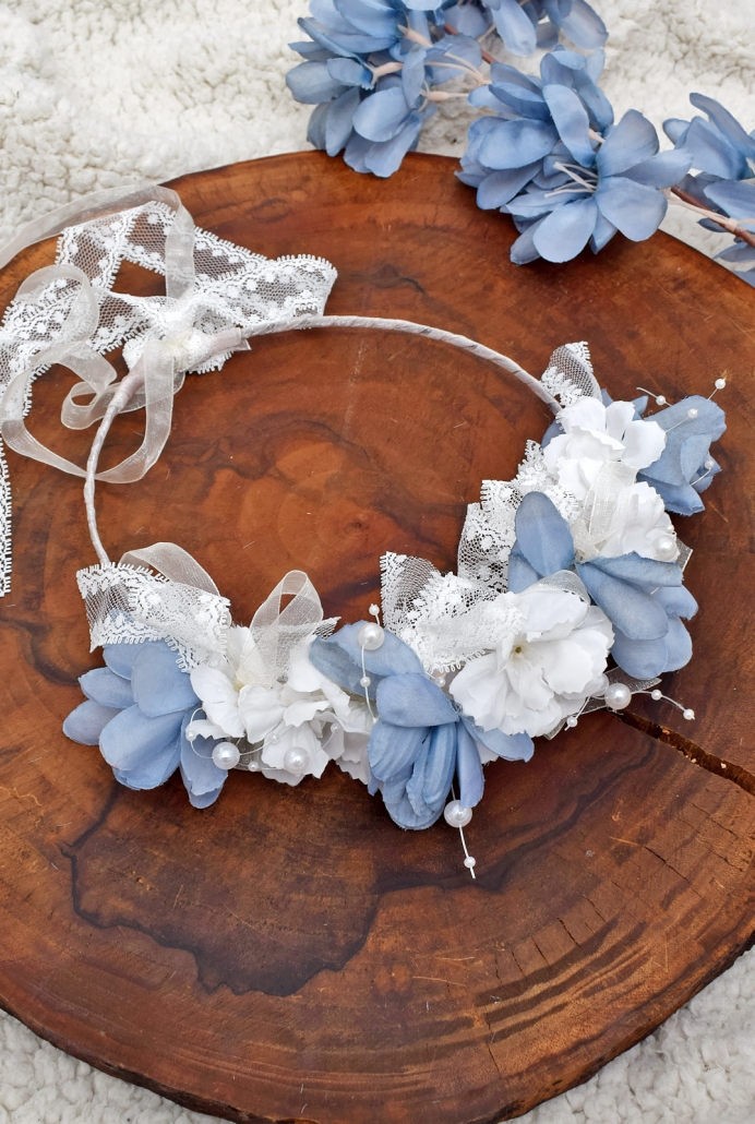 Model No:54TB-M Anne Bebek Soft Mavi Beyaz Tonları Çiçek İnci ve Dantel Süslemeli Çelenk Tacı ve Bebek Saç Bandı Takımı