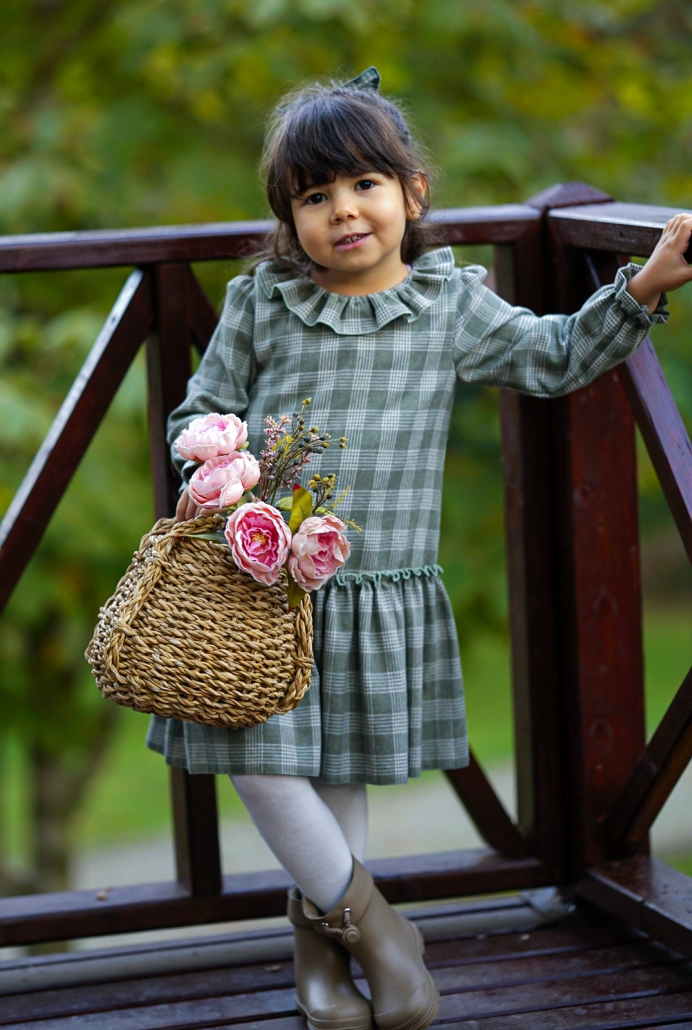 Yeşil Ekose Fırfır Yaka Uzun Kol Çocuk Elbisesi ve Tokası